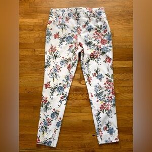 Time and Tru White Floral Capris
